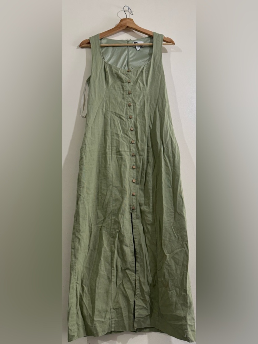 THE GOOD JOURNEY Sleeveless Button-Front Maxi Dress in Light Olive